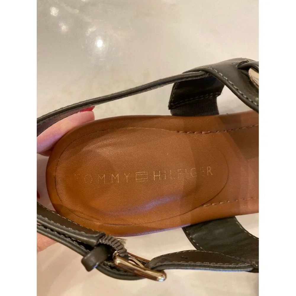 Tommy Hilfiger Dark‎ Brown Thong Sandals Gold Chain Logo Size 8M EUC